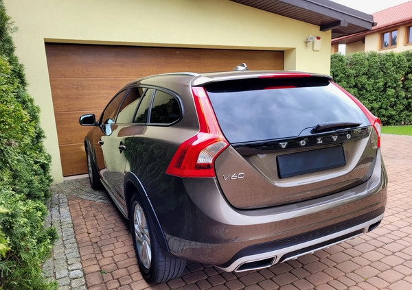 Volvo V60 Cross Country cena 59000 przebieg: 184000, rok produkcji 2016 z Opoczno małe 436